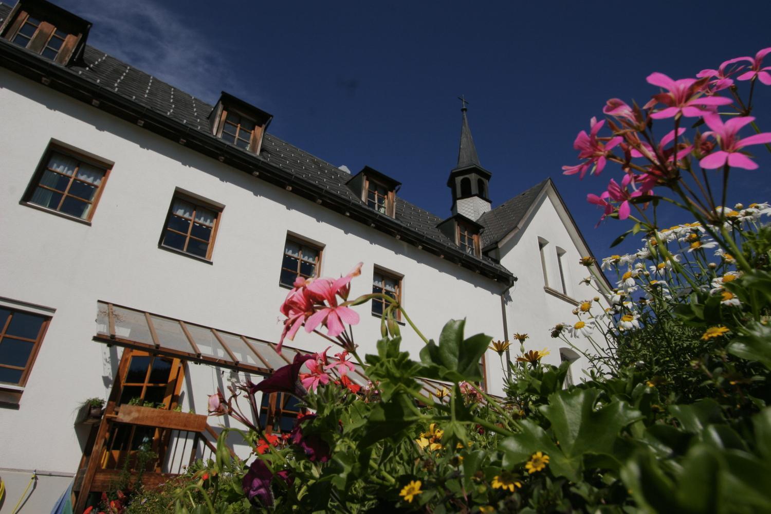 Seminar- Und Gaestehaus Im Kloster Bezau Exteriör bild