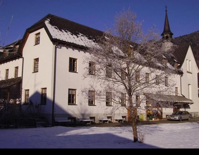 Seminar- Und Gaestehaus Im Kloster Bezau Exteriör bild